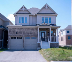 Modern 4BR house in Barrie!